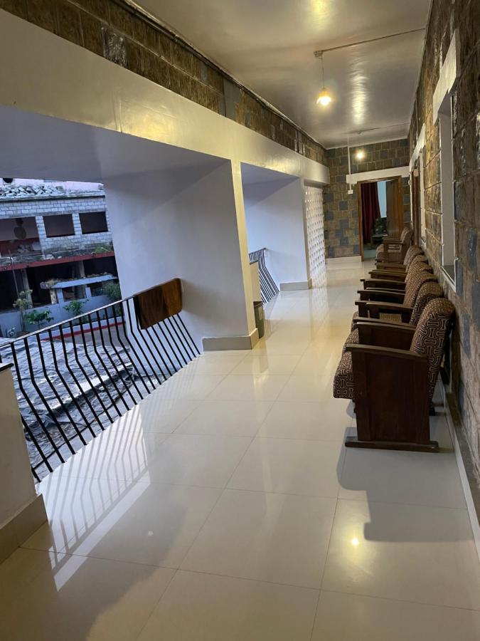 Hotel Caveri Мадикери Экстерьер фото