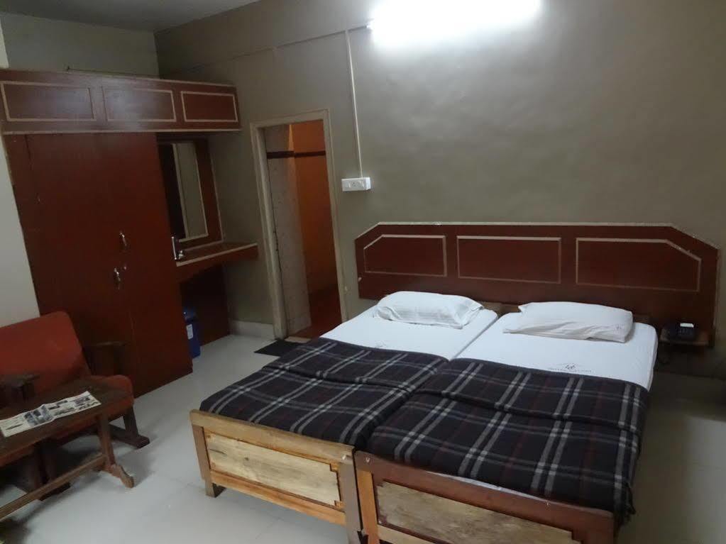 Hotel Caveri Мадикери Экстерьер фото